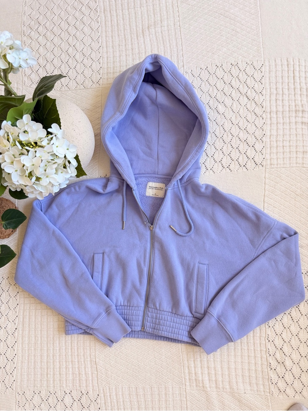 Abercrombie & Fitch Soft A&F Max Essentials Cropped Zip Up Sweatshirt Periwinkle - Picture 2 of 6